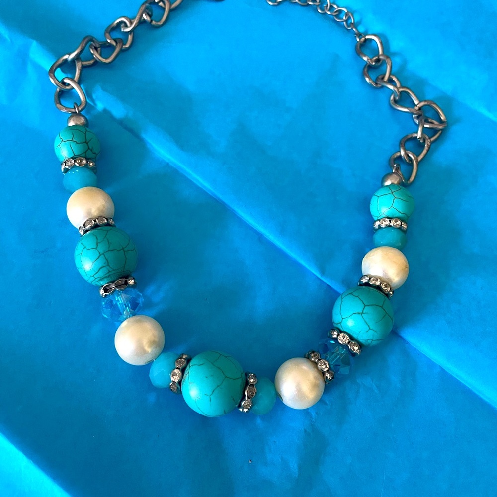 Lovely turquoise and silver necklace